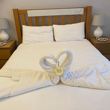 Bournemouth Hot Tub & Sauna Holiday Let מראה חיצוני תמונה