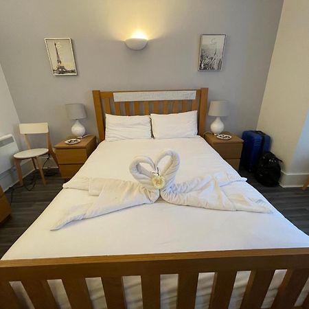 Bournemouth Hot Tub & Sauna Holiday Let מראה חיצוני תמונה