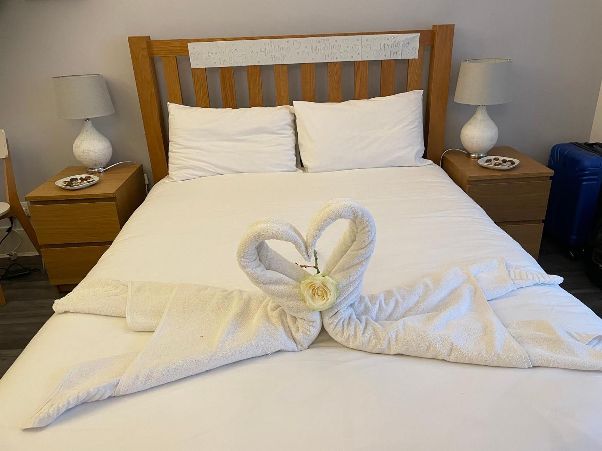 Bournemouth Hot Tub & Sauna Holiday Let מראה חיצוני תמונה
