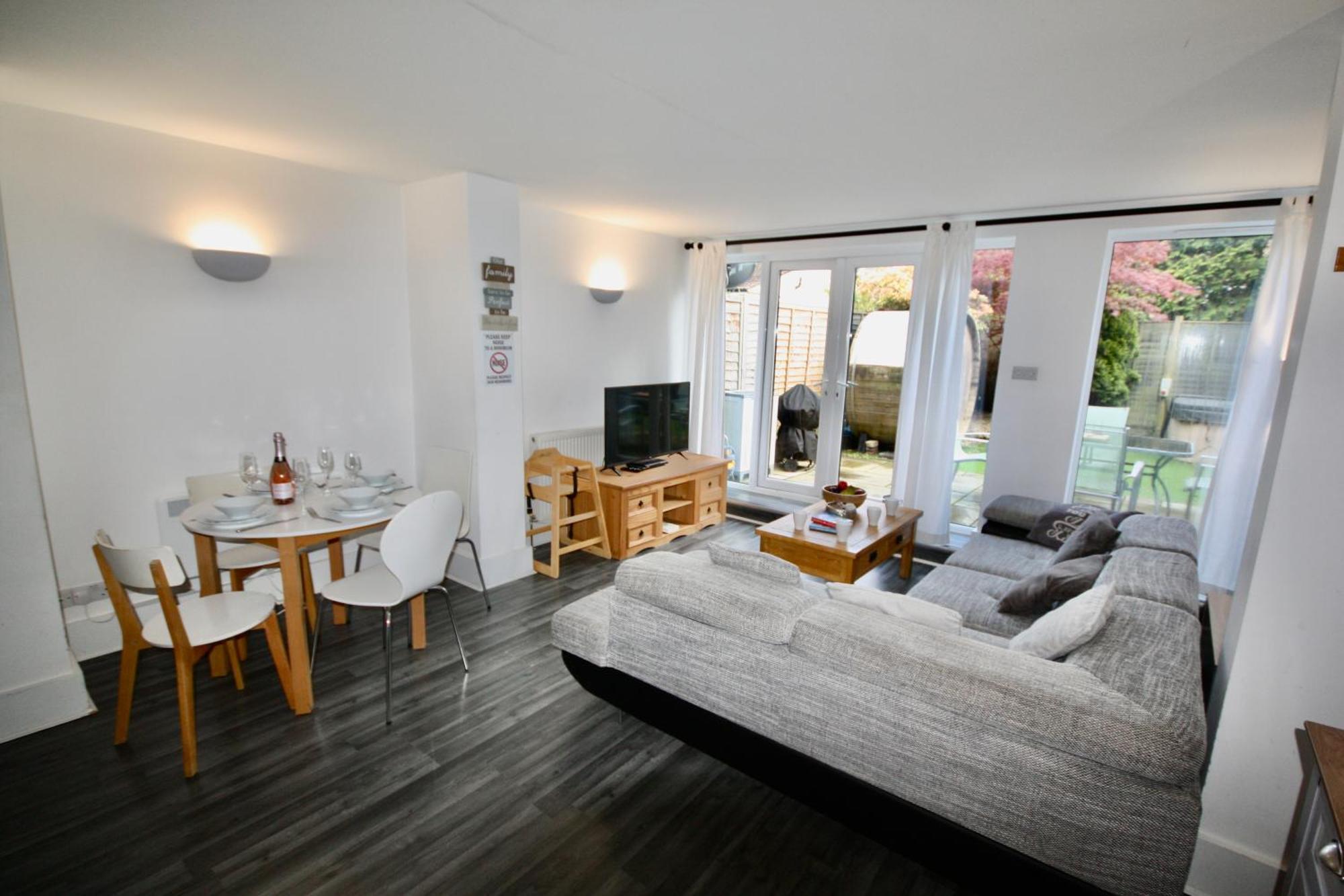 Bournemouth Hot Tub & Sauna Holiday Let מראה חיצוני תמונה