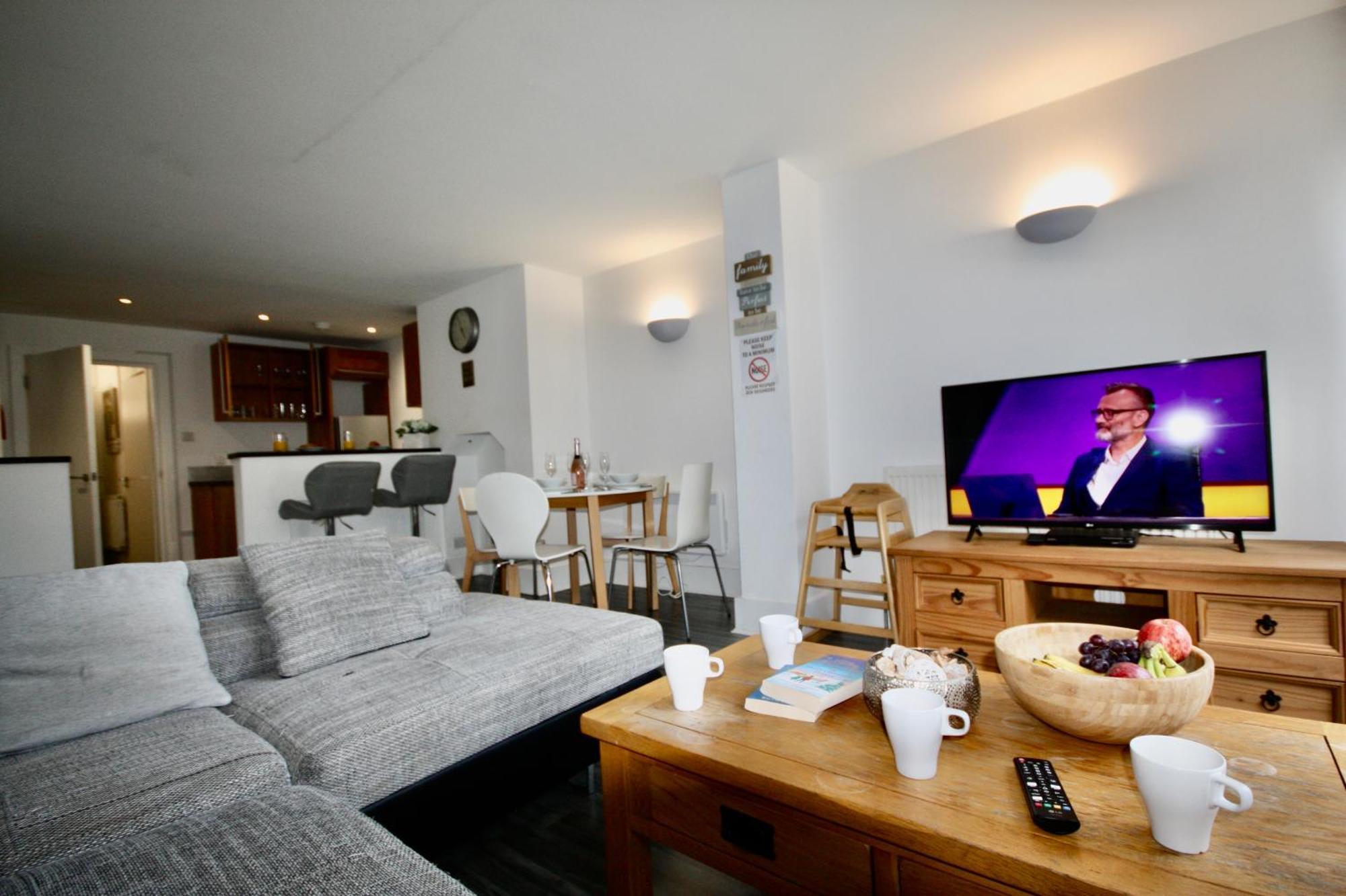 Bournemouth Hot Tub & Sauna Holiday Let מראה חיצוני תמונה