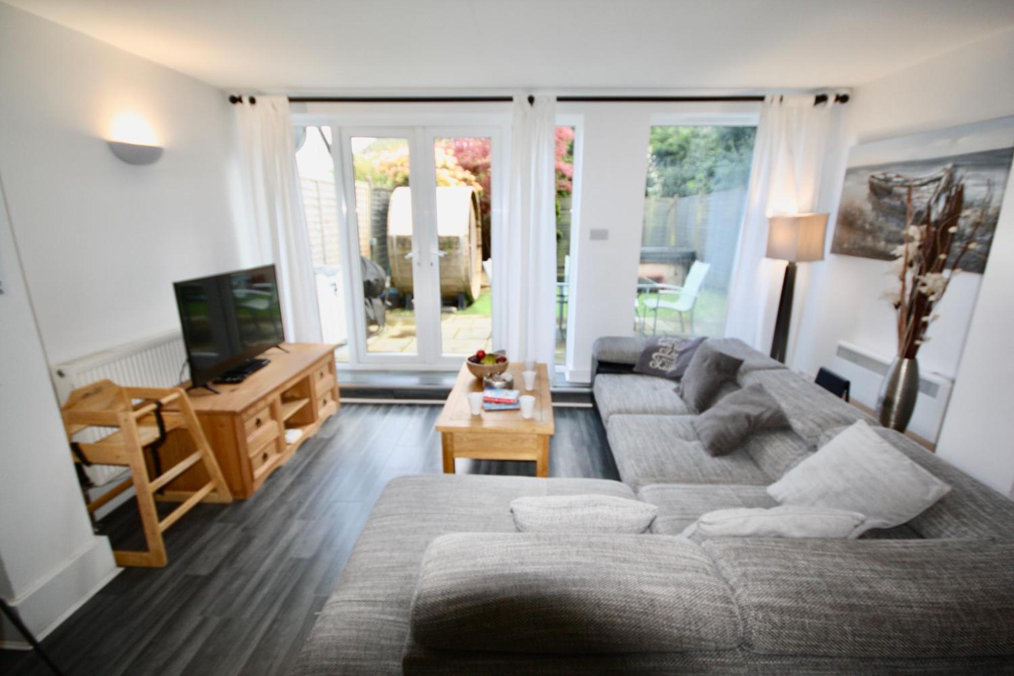 Bournemouth Hot Tub & Sauna Holiday Let מראה חיצוני תמונה