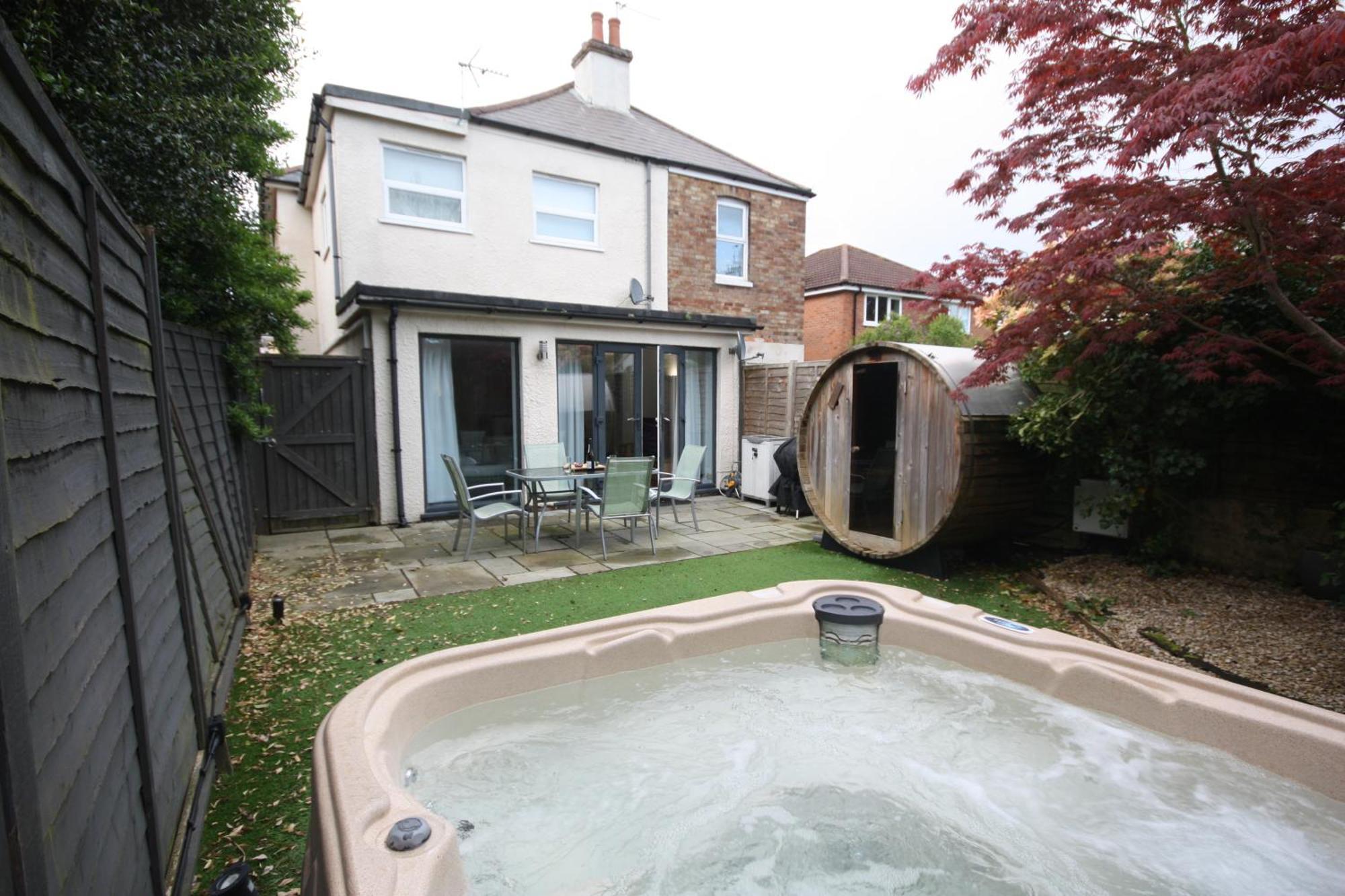 Bournemouth Hot Tub & Sauna Holiday Let מראה חיצוני תמונה