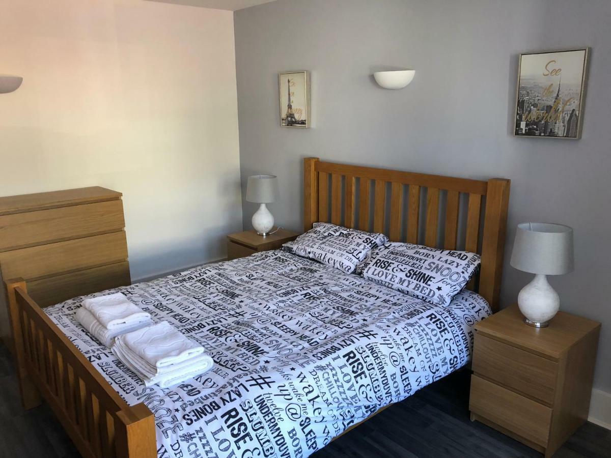Bournemouth Hot Tub & Sauna Holiday Let מראה חיצוני תמונה