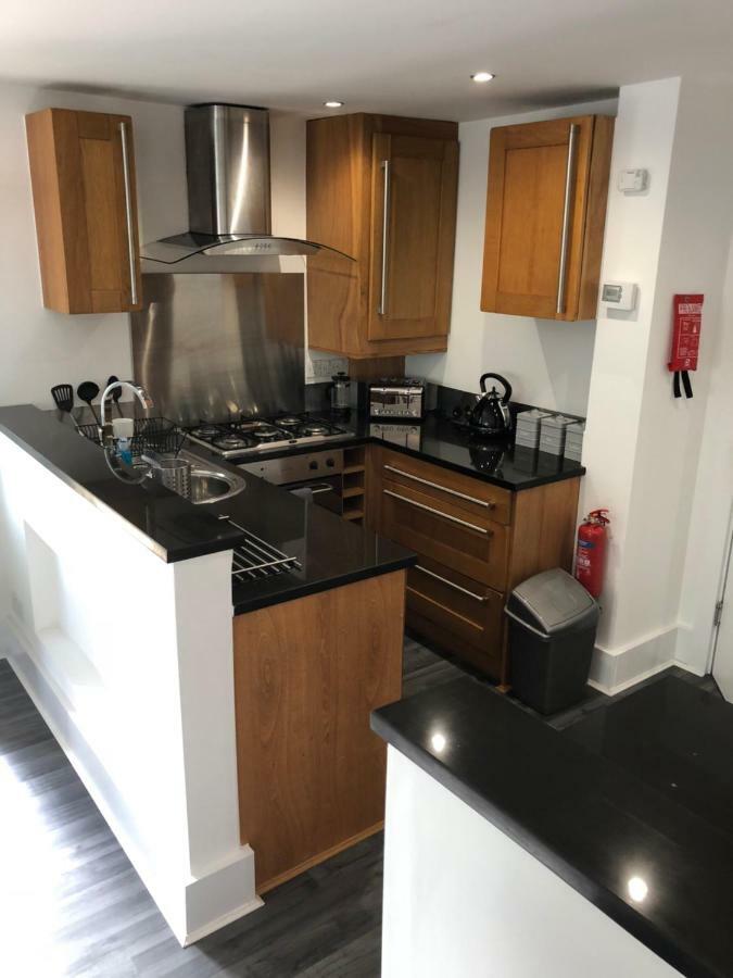 Bournemouth Hot Tub & Sauna Holiday Let מראה חיצוני תמונה