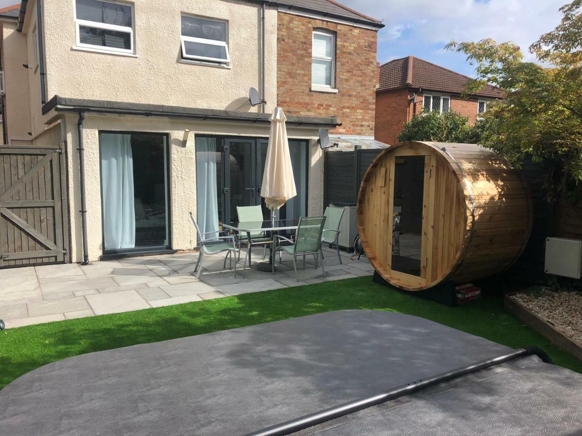 Bournemouth Hot Tub & Sauna Holiday Let מראה חיצוני תמונה