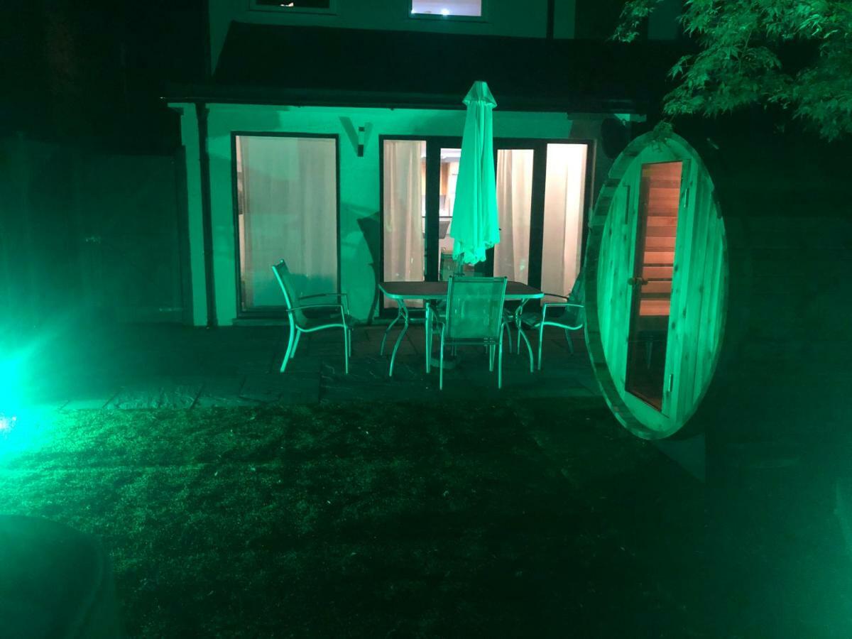 Bournemouth Hot Tub & Sauna Holiday Let מראה חיצוני תמונה